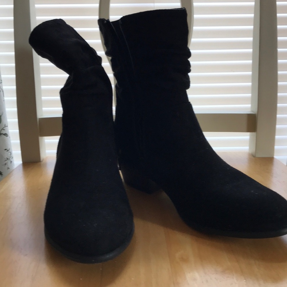 Size 8 suede mini boots